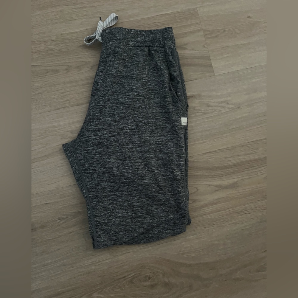 Vuori jogger size Medium.